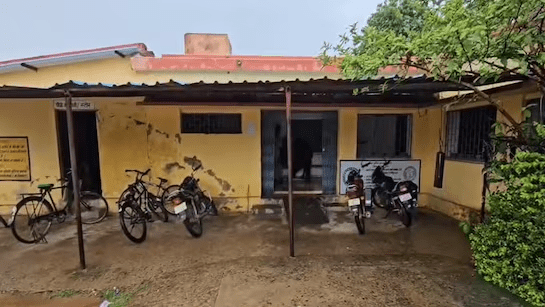 सूरजपुर शिक्षा विभाग का विवादित फैसला: अस्तित्वहीन स्कूल में शिक्षकों का ट्रांसफर, जांच शुरू : Transfer of Teachers to Non-Existent School 1 image 669