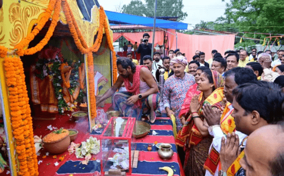 सूरजपुर में भगवान जगन्नाथ की भव्य रथयात्रा, हजारों श्रद्धालुओं ने लिया हिस्सा; मंत्री ने भी रथ की रस्सी खींची : Lord Jagannath's Grand Rath Yatra in Surajpur 1 image 676