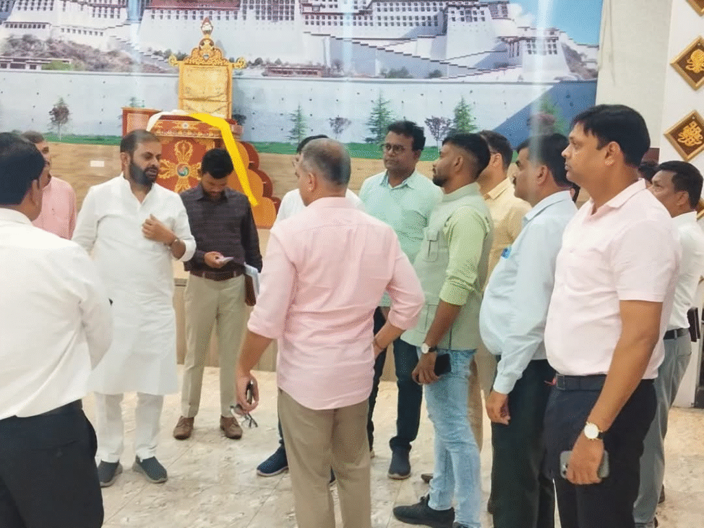 मैनपाट मंडल में तीन दिवसीय विधायक दल प्रशिक्षण शिविर की तैयारियों पर जिला कलेक्टर की समीक्षा बैठक : District Collector's Review Meeting 1 image 679