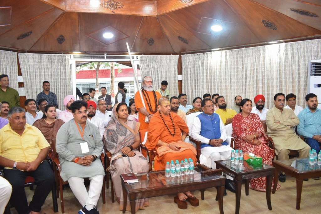 प्रधानमंत्री के 'मन की बात' कार्यक्रम का 123वाँ संस्करण: राजधानी में विशेष आयोजन,अंबिकापुर विधायक श्री राजेश अग्रवाल जी उपस्थित : Mann Ki Baat Programme 2 image 683