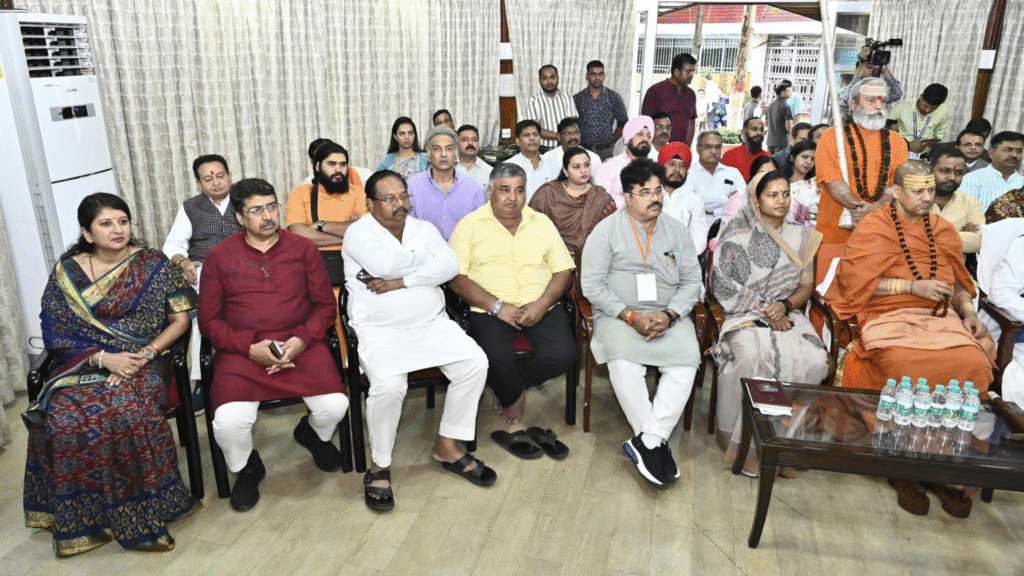 प्रधानमंत्री के 'मन की बात' कार्यक्रम का 123वाँ संस्करण: राजधानी में विशेष आयोजन,अंबिकापुर विधायक श्री राजेश अग्रवाल जी उपस्थित : Mann Ki Baat Programme 3 image 684