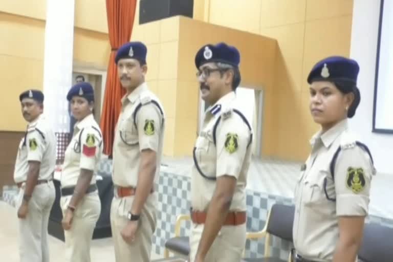 छत्तीसगढ़ में पुलिस भर्ती में सुस्ती:17,820 पद खाली, कानून-व्यवस्था पर संकट और युवाओं की बेरोजगारी : Slowdown in police recruitment in Chhattisgarh 17,820 Posts Vacant 1 768 512 7986425 thumbnail 3x2 police