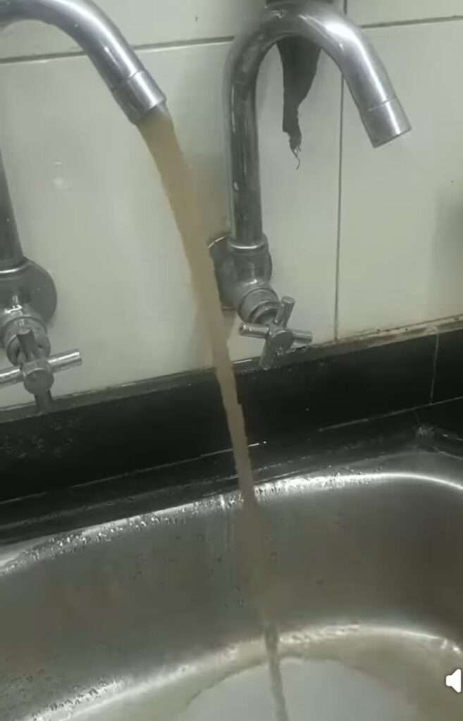 दुर्भाग्य है ये पानी सप्लाई अम्बिकापुर के साक्षरता मार्ग के नलो से हो रहा है : Water Supply of Saksharta Marg of Ambikapur 1 IMG 20250711 WA0008