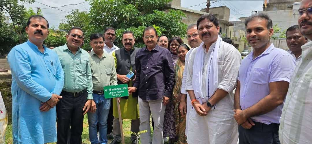 नमना हाउसिंग बोर्ड कॉलोनी, अम्बिकापुर में वृक्षारोपण एवं सामुदायिक विकास अभियान : Tree Plantation and Community Development in Ambikapur 1 IMG 20250714 WA0000