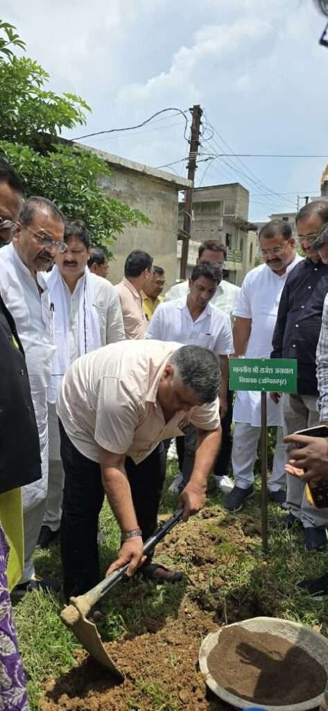 नमना हाउसिंग बोर्ड कॉलोनी, अम्बिकापुर में वृक्षारोपण एवं सामुदायिक विकास अभियान : Tree Plantation and Community Development in Ambikapur 3 IMG 20250714 WA0002