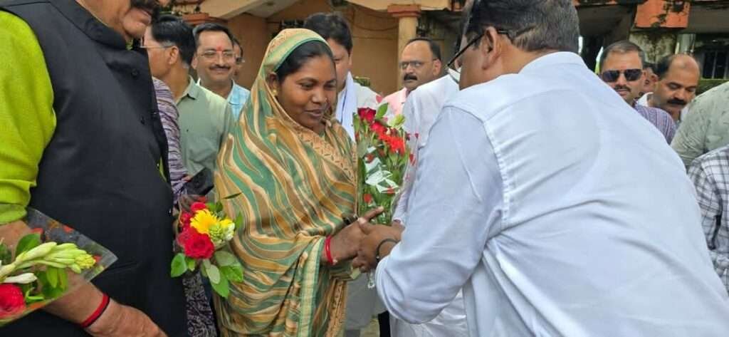नमना हाउसिंग बोर्ड कॉलोनी, अम्बिकापुर में वृक्षारोपण एवं सामुदायिक विकास अभियान : Tree Plantation and Community Development in Ambikapur 2 IMG 20250714 WA0003