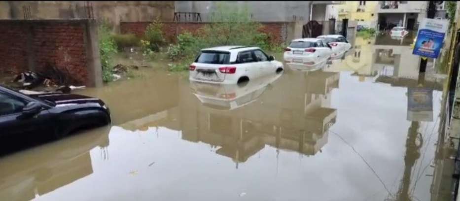 अंबिकापुर: लगातार बारिश से शहर के निचले इलाकों में जलभराव, नागरिक परेशान : Continuous rain Causes Waterlogging in Ambikapur 4 Screenshot 2025 07 06 14 52 20 17 40deb401b9ffe8e1df2f1cc5ba480b12