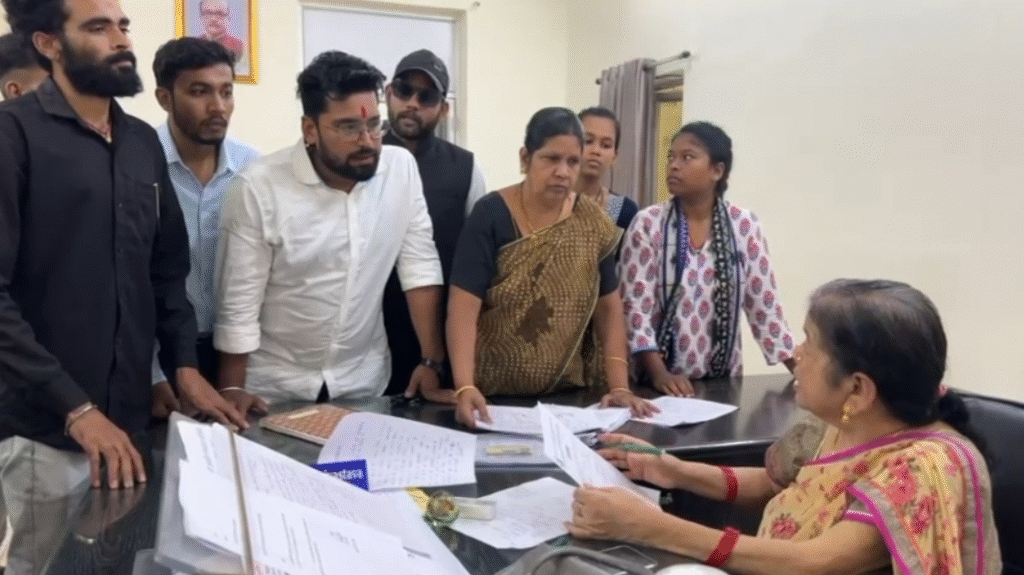 राजीव गांधी पीजी कॉलेज अंबिकापुर में एलएलबी 'पर्यावरण कानून' परीक्षा पेपर लीक विवाद में रद्द : Rajiv Gandhi PG College Ambikapur Cancelled in Paper Leak Controversy 3 image 105