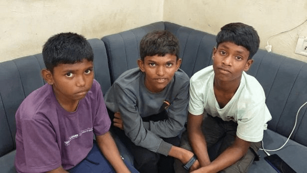 मजदूरी के लिए घर से निकले बलरामपुर के तीन लापता बच्चे रायपुर से सकुशल बरामद : Three Missing Children of Balrampur 2 image 158