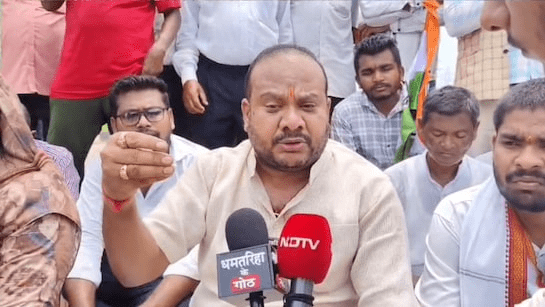 BJP नेता ने सार्वजनिक मंच से सरकार पर लगाए भ्रष्टाचार के आरोप, वायरल वीडियो से गरमाई राजनीति, कांग्रेस ने साधा निशाना : BJP Leader Accused the BJP Government of Corruption 1 image 186