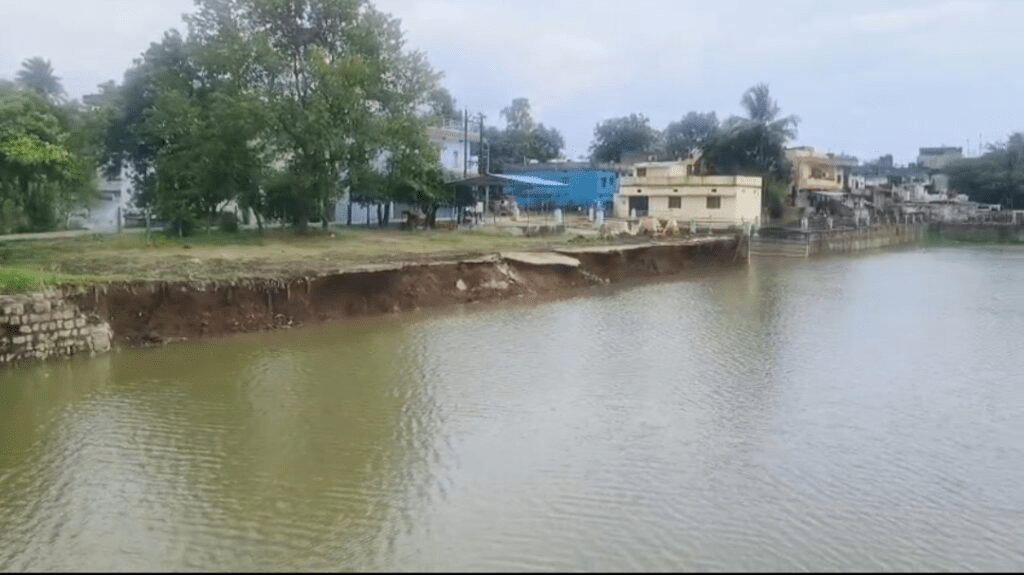 मनेंद्रगढ़ नगर पालिका में तालाब निर्माण में करोड़ों का भ्रष्टाचार उजागर : Corruption Worth Crores Exposed in Pond Construction in Manendragarh 1 image 203