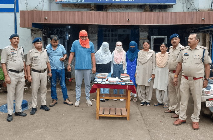 दुर्ग में स्पा सेंटर की आड़ में अनैतिक देह व्यापार का पुलिस ने भंडाफोड़, 5 गिरफ्तार, मालिक फरार : Police Busted Prostitution Racket of Spa Centre in Durg 1 image 237