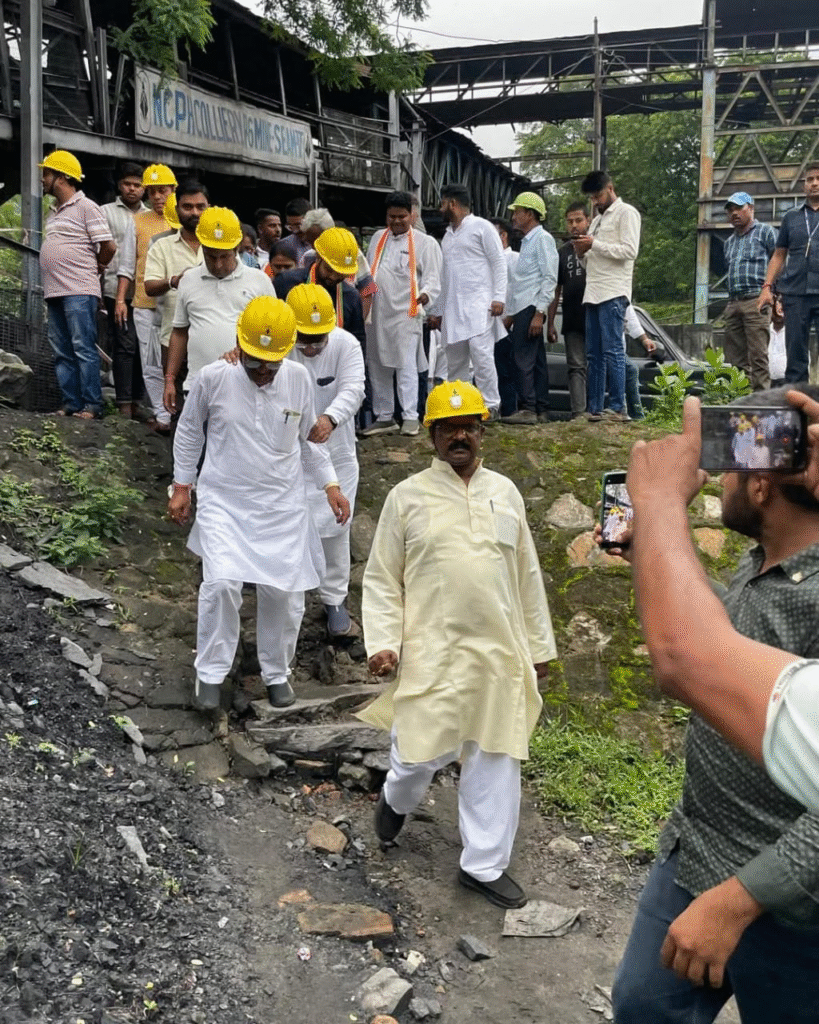 हर हादसे के पीछे छुपी चुप्पी: अमरजीत भगत ने चिरमिरी की SECL R-6 खदान में मजदूरों की सुरक्षा पर उठाए सवाल : Amarjeet Bhagat Raised Questions Safety of Workers in SECL R-6 Mine of Chirmiri 2 image 288