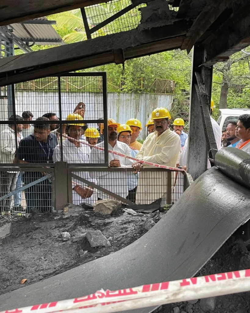 हर हादसे के पीछे छुपी चुप्पी: अमरजीत भगत ने चिरमिरी की SECL R-6 खदान में मजदूरों की सुरक्षा पर उठाए सवाल : Amarjeet Bhagat Raised Questions Safety of Workers in SECL R-6 Mine of Chirmiri 3 image 289
