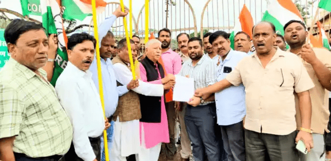बिजली दरों में वृद्धि के खिलाफ कांग्रेस का धरना: कुसमी कार्यालय का घेराव करने पहुंचे कार्यकर्ता : Congress Dharna Against the Increase in Electricity Rates in Kusmi 2 image 44