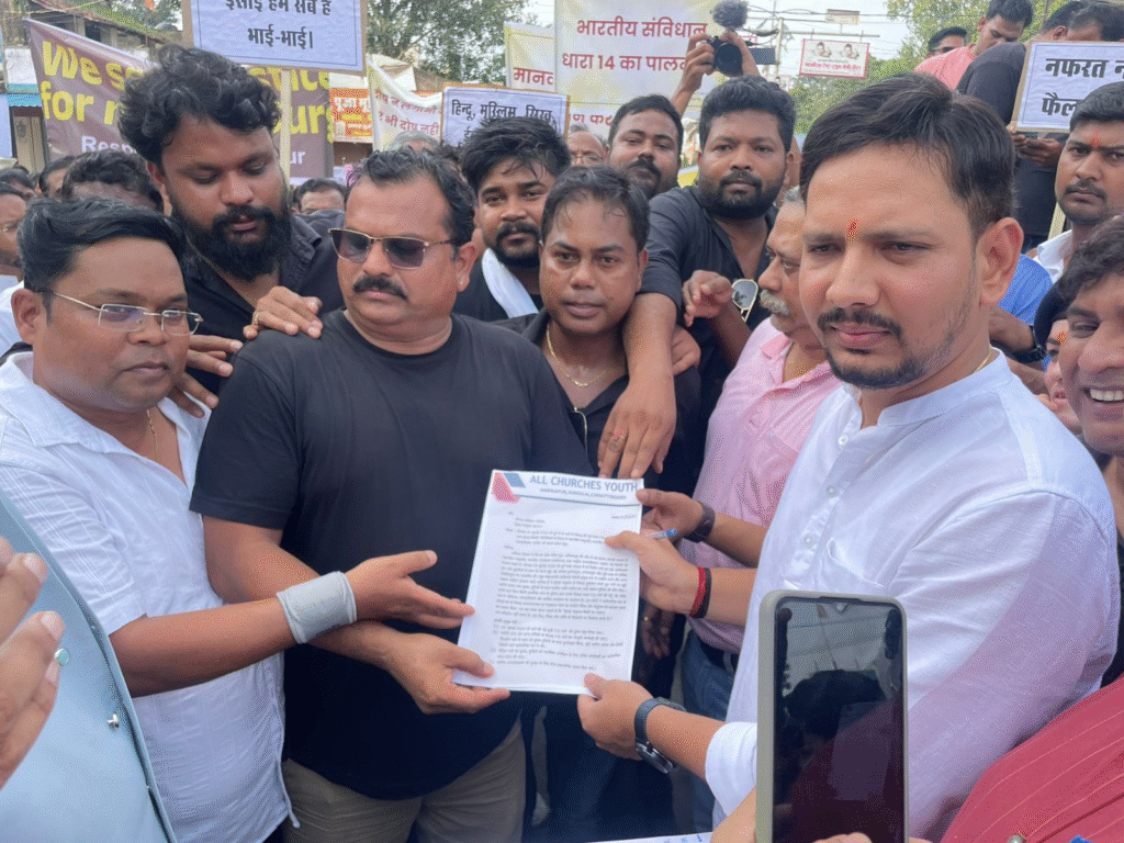 ऑल चर्चेस यूनाइटेड फ्रंट, अम्बिकापुर की ओर से छत्तीसगढ़ में अल्पसंख्यकों के संवैधानिक, धार्मिक एवं मानव अधिकारों की रक्षा के लिये आवश्यक कदम उठाने हेतु भारत के राष्ट्रपति को ज्ञापन : Memorandum to the President of India to Take Necessary Steps to Protect the Constitutional 5 image 100
