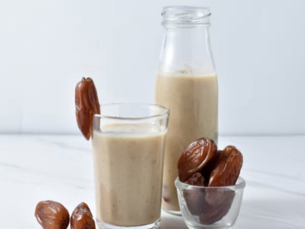 दूध में भीगे खजूर: सेहत का खजाना और स्वास्थ्य के अद्भुत फायदे : Dates Soaked in Milk Amazing Health Benefits 3 image 108