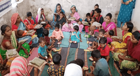 सरगुजा के बतौली में मुख्यमंत्री अन्न कोष योजना के तहत गोविंदपुर के आंगनबाड़ी केंद्रों का औपचारिक उद्घाटन : Inauguration of Anganwadi Centers Chief Minister Anna Kosh Yojana in Batauli 2 image 13