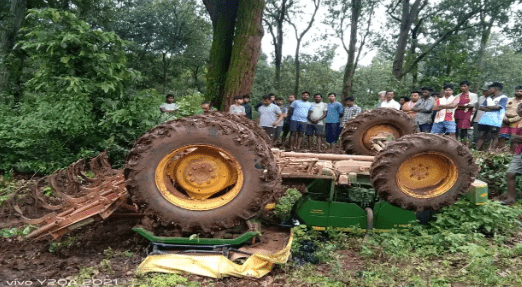 बतौली में ट्रैक्टर के नीचे दबने से युवक की मौत, पुलिस जांच में जुटी : Man Died After being Crushed Under a Tractor in Batouli 1 image 144