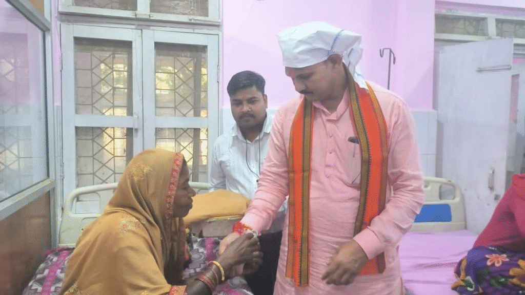 रक्षाबंधन पर स्वास्थ्य मंत्री श्याम बिहारी जायसवाल ने अस्पताल में बहनों से राखी बंधवा कर मरीजों का हालचाल लिया और निरीक्षण : On Rakshabandhan Health Minister Shyam Bihari Jaiswal Tied Rakhi to Sisters in Hospital 4 image 170
