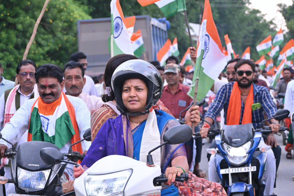 हर घर तिरंगा अभियान में छत्तीसगढ़ में जोश, मंत्री लक्ष्मी राजवाड़े ने बढ़ाया उत्साह : Chhattisgarh is Enthusiastic About the Tricolor Campaign in Every Home 2 image 191