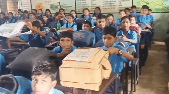 बलौदाबाजार के सरकारी स्कूल में कुत्ते का जूठा भोजन परोसने का मामला, 78 बच्चों को एंटी रेबीज का टीका लगवाया गया : Case of Serving Dog's Leftover Food in Balodabazar Government School 1 image 31