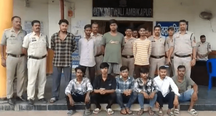 अम्बिकापुर में बाइकर्स गैंग पर पुलिस की बड़ी कार्रवाई, दो आरोपी आर्म्स एक्ट में गिरफ्तार : Police Took Big Action Against Bikers Gang in Ambikapur 2 image 394