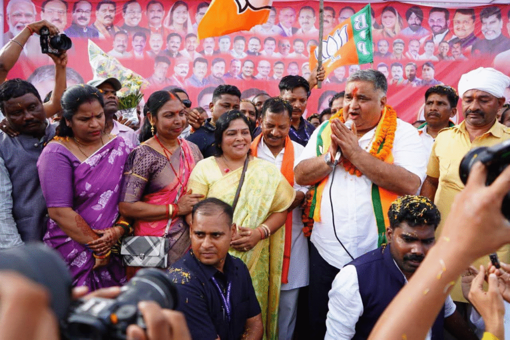 शानदार ऐतिहासिक स्वागत हुआ सरगुजा में मंत्री राजेश अग्रवाल का, संस्कृति मंत्री हुए भावविभोर : Minister Rajesh Agrawal Received a Grand Historical Welcome in Surguja 4 image 531