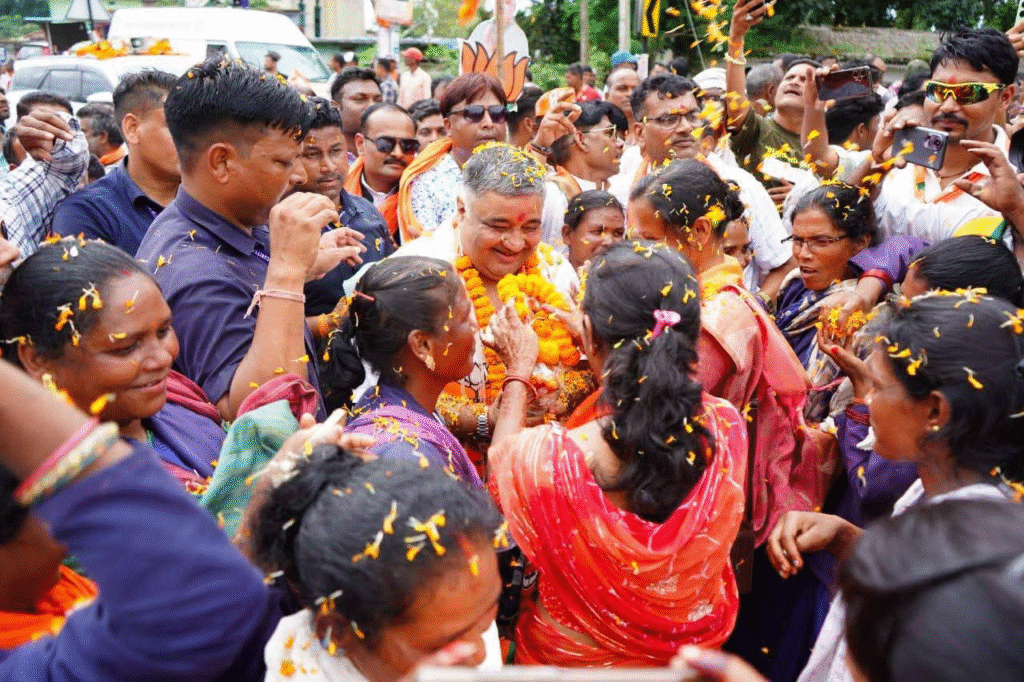 शानदार ऐतिहासिक स्वागत हुआ सरगुजा में मंत्री राजेश अग्रवाल का, संस्कृति मंत्री हुए भावविभोर : Minister Rajesh Agrawal Received a Grand Historical Welcome in Surguja 5 image 532