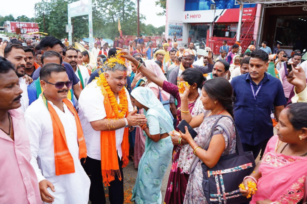 शानदार ऐतिहासिक स्वागत हुआ सरगुजा में मंत्री राजेश अग्रवाल का, संस्कृति मंत्री हुए भावविभोर : Minister Rajesh Agrawal Received a Grand Historical Welcome in Surguja 6 image 533