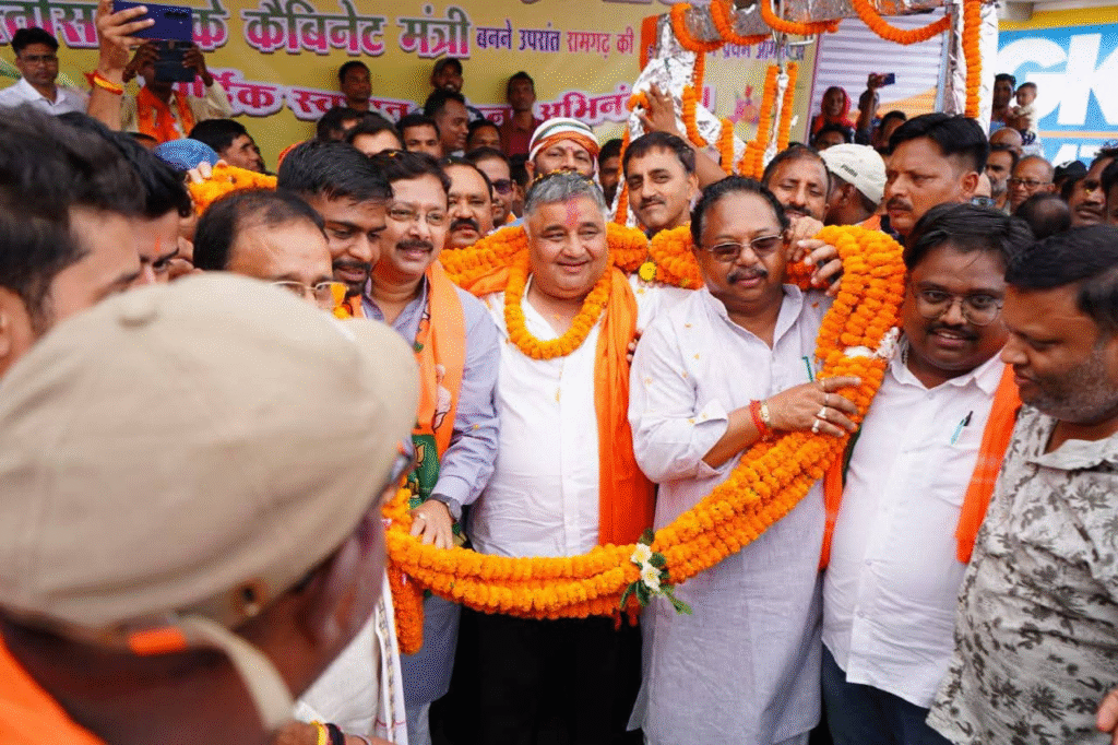 शानदार ऐतिहासिक स्वागत हुआ सरगुजा में मंत्री राजेश अग्रवाल का, संस्कृति मंत्री हुए भावविभोर : Minister Rajesh Agrawal Received a Grand Historical Welcome in Surguja 2 image 534