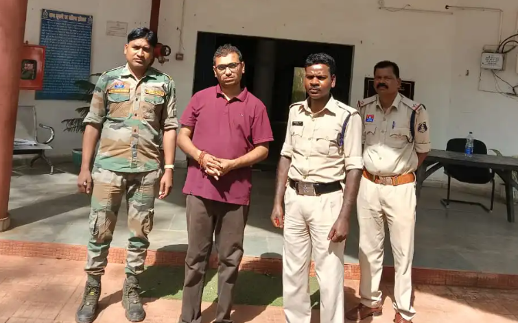 बलरामपुर: कुसमी के अतिथि शिक्षक अभिषेक मिश्रा पर छात्राओं से छेड़खानी का आरोप, गिरफ्तार कर न्यायिक रिमांड पर भेजा : Kusmi Guest Teacher Abhishek Mishra Accused of Molesting Girl Students Arested 3 image 539
