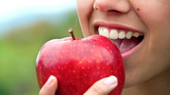 सेब के चमत्कारिक फायदे: जानें क्यों कहता है दुनिया 'An Apple a Day : Miraculous Benefits of Apple 3 image 554