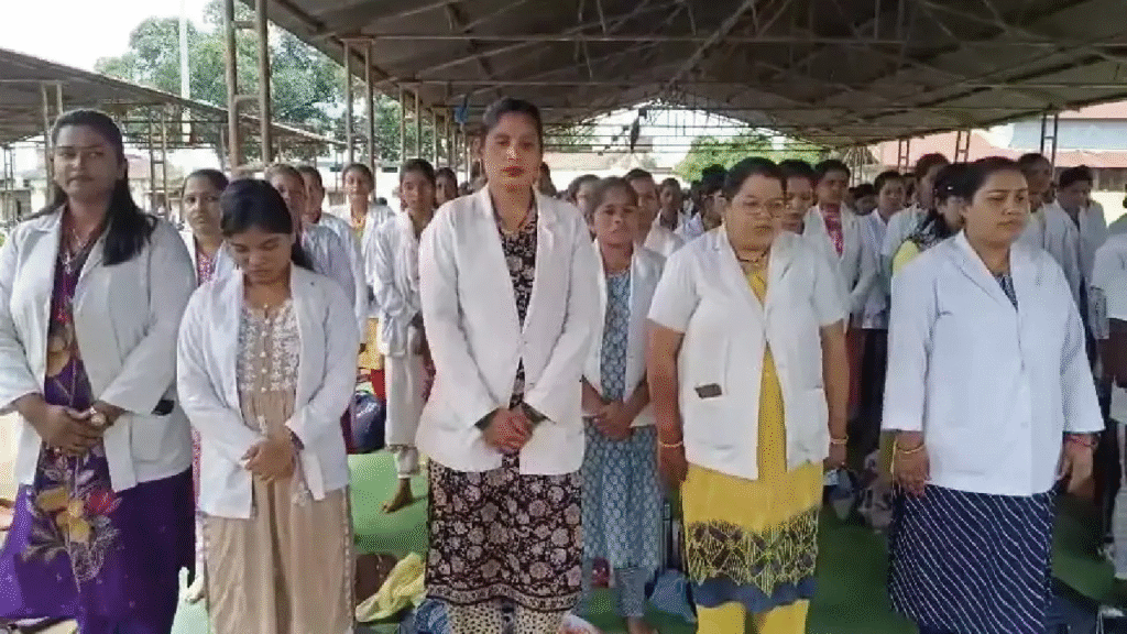 जगदलपुर में NHM कर्मचारी बीएस मरकाम का निधन, हड़ताल पर था संघर्ष, मितानिन दीदियां मुख्यमंत्री निवास का घेराव करेंगी : NHM Employee BS Markam Died in Jagdalpur struggle on Strike 2 image 563