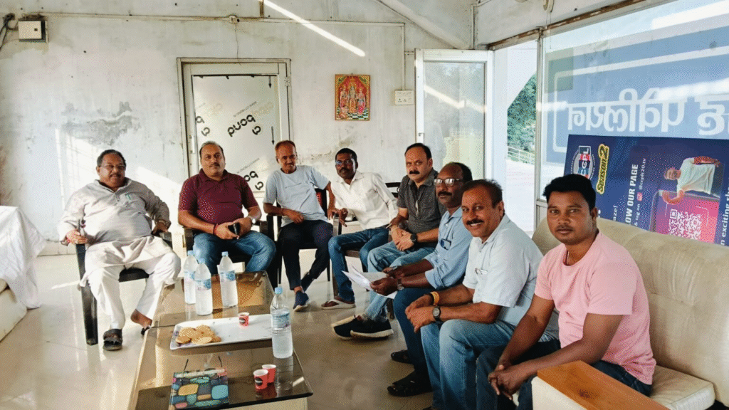 सरगुजा संभागीय नॉकआउट कम लीग फुटबॉल प्रतियोगिता का आज गांधी स्टेडियम में भव्य शुभारंभ : Sarguja divisional knockout Cum League Football Competition 3 image 566