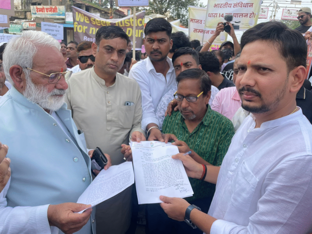 ऑल चर्चेस यूनाइटेड फ्रंट, अम्बिकापुर की ओर से छत्तीसगढ़ में अल्पसंख्यकों के संवैधानिक, धार्मिक एवं मानव अधिकारों की रक्षा के लिये आवश्यक कदम उठाने हेतु भारत के राष्ट्रपति को ज्ञापन : Memorandum to the President of India to Take Necessary Steps to Protect the Constitutional 4 image 99