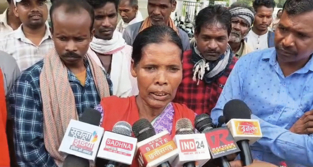 अंबिकापुर: वन अधिकार पट्टा की मांग : Ambikapur Demand for forest rights land lease 4 image 118