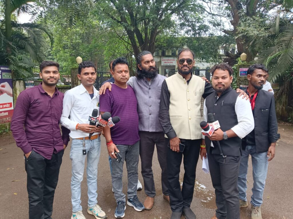 पत्रकारों पर मानहानि नोटिस के विरोध में जशपुर में व्यापक प्रदर्शन : Massive demonstration in Jashpur against defamation notice on journalists 3 image 159