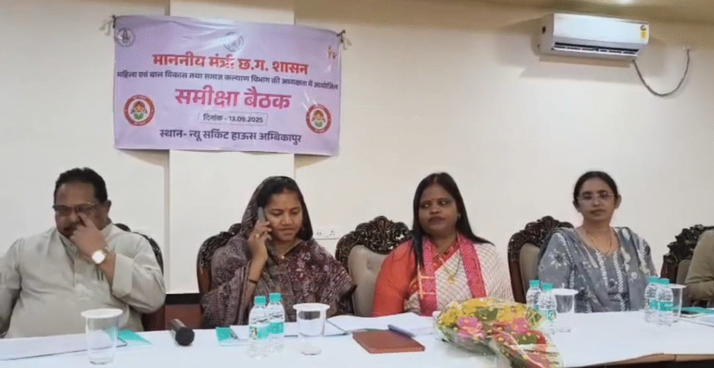 अंबिकापुर में मंत्री लक्ष्मी राजवाड़े ने ली विभागीय समीक्षा बैठक : Minister Laxmi Rajwade held departmental review meeting in Ambikapur 3 image 181