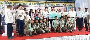 बलरामपुर ने राज्य स्तरीय वाद-विवाद प्रतियोगिता में जीता पहला स्थान, स्वामी आत्मानंद विद्यालय जरहाडीह को 35 हजार रूपए का पुरस्कार : Balrampur won first place in the state level debate competition 2 image 213