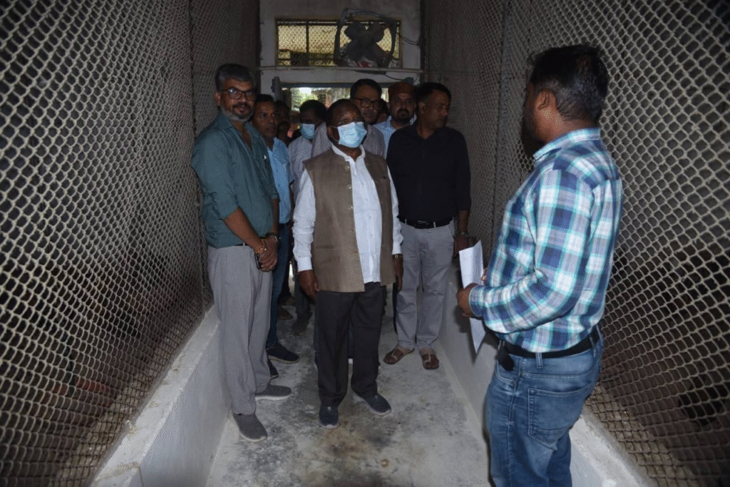 कृषि मंत्री श्री रामविचार नेताम ने सरगुजा जिले में विभागीय समीक्षा बैठक एवं कृषि संस्थानों का निरीक्षण किया : Agriculture Minister Shri Ramvichar Netam held departmental review meeting and inspection of agricultural institutions in Surguja 5 image 41