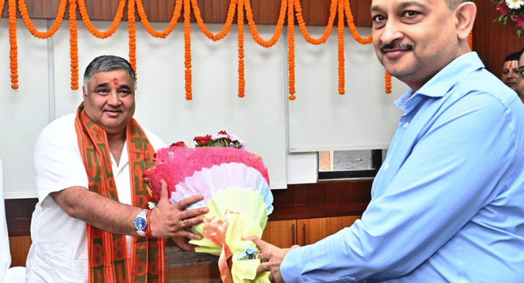 पर्यटन, संस्कृति और धर्मस्व मंत्री राजेश अग्रवाल ने महानदी भवन में पूजा-अर्चना कर कार्यभार संभाला : Minister Rajesh Agrawal took charge by offering prayers at Mahanadi Bhawan 2 image 60