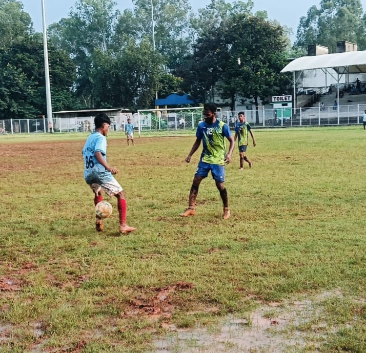 संभाग स्तरीय सरगुजा लीग कम नॉकआउट फुटबॉल प्रतियोगिता 2025 में गांधी स्टेडियम, अंबिकापुर में यूनाइटेड 11 और न्यू स्टार क्लब को मिली शानदार जीत, दर्शकों ने रोमांचक मुकाबलों का किया आनंद : Sarguja League and Knockout Football Tournament 2025 2 image 69