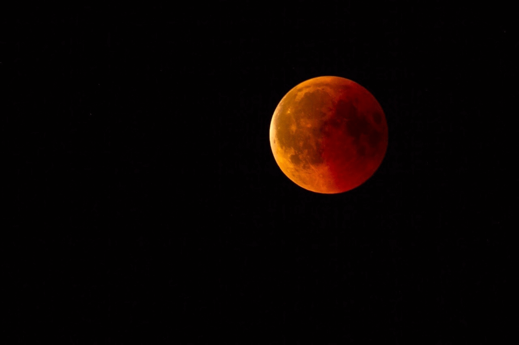7-8 सितंबर को दिखेगा साल 2025 का ब्लड मून — पूर्ण चंद्र ग्रहण की अद्भुत रात : blood moon of 2025 will be visible on September 7-8 3 image 88