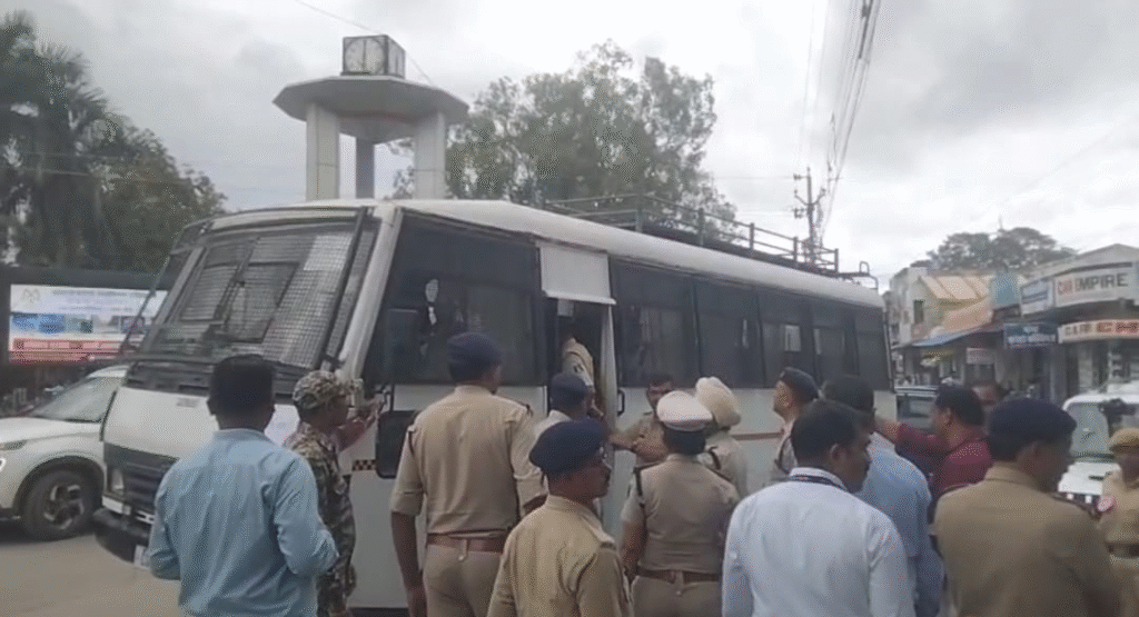 अंबिकापुर में मुख्यमंत्री विरोध प्रदर्शन: कार्यक्रम के दौरान नारेबाजी और राजनीतिक विवाद : Chief Minister protests in Ambikapur 2 image 61