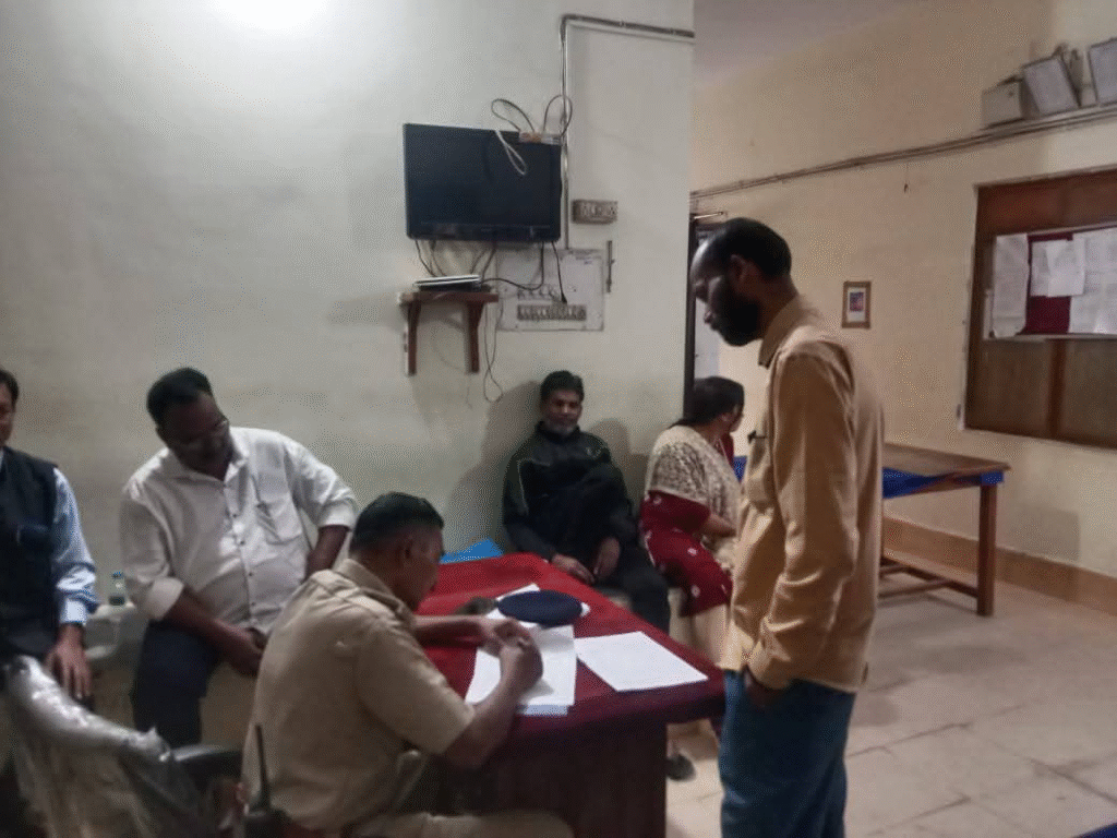 अंबिकापुर में मुख्यमंत्री विरोध प्रदर्शन: कार्यक्रम के दौरान नारेबाजी और राजनीतिक विवाद : Chief Minister protests in Ambikapur 5 image 63