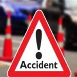 Balrampur: Lost control at the turn, Bolero rammed straight into a tree, many students seriously injured