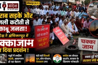 Public Outraged by Poor Roads and Power Cuts; Congress Stages Chakka Jam Protest in Ambikapur