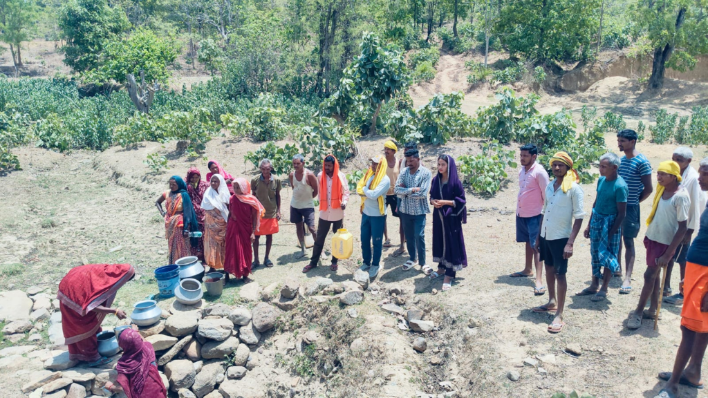 सूरजपुर में ढोडही और तालाब का दूषित पानी बना सहारा,,, भैयाथान के ग्रामीणों ने दी उग्र आंदोलन की चेतावनी : In Surajpur Contaminated Water from Ditches and Ponds Becomes the Only Resort 2 image 12