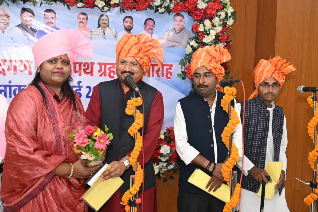 नगर निगम अंबिकापुर के मनोनीत पार्षदों का हुआ शपथ ग्रहण : Swearing in ceremony held for nominated councilors of Ambikapur Municipal Corporation 6 image 22